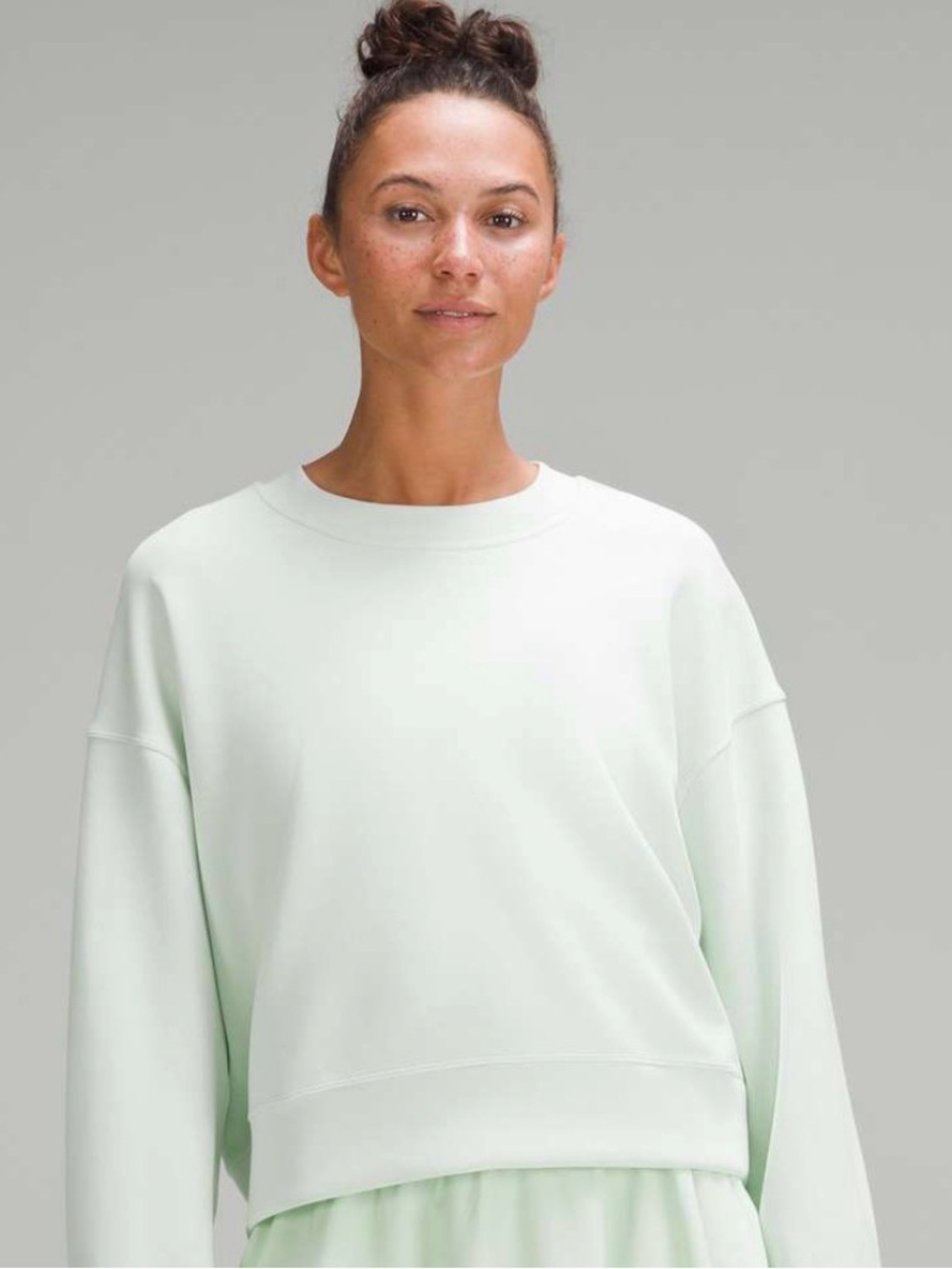 Lululemon Softstreme Kolhlrabi Green Perfectly Cropped Crew NWT - Picture 1 of 5